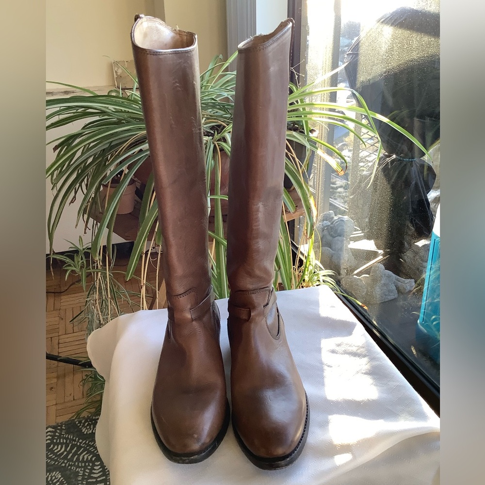 EUC FRYE BOOTS